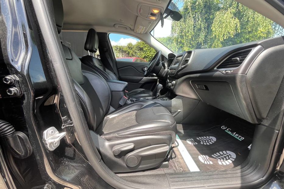 Продам Jeep Cherokee 2018 года в Черновцах