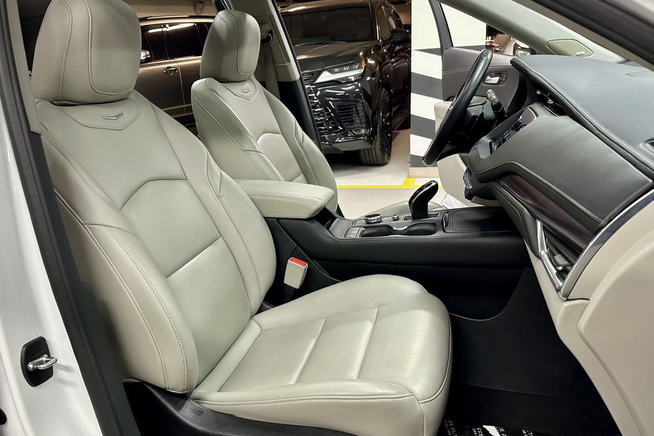 Продам Cadillac XTS XT4 2022 года в Киеве