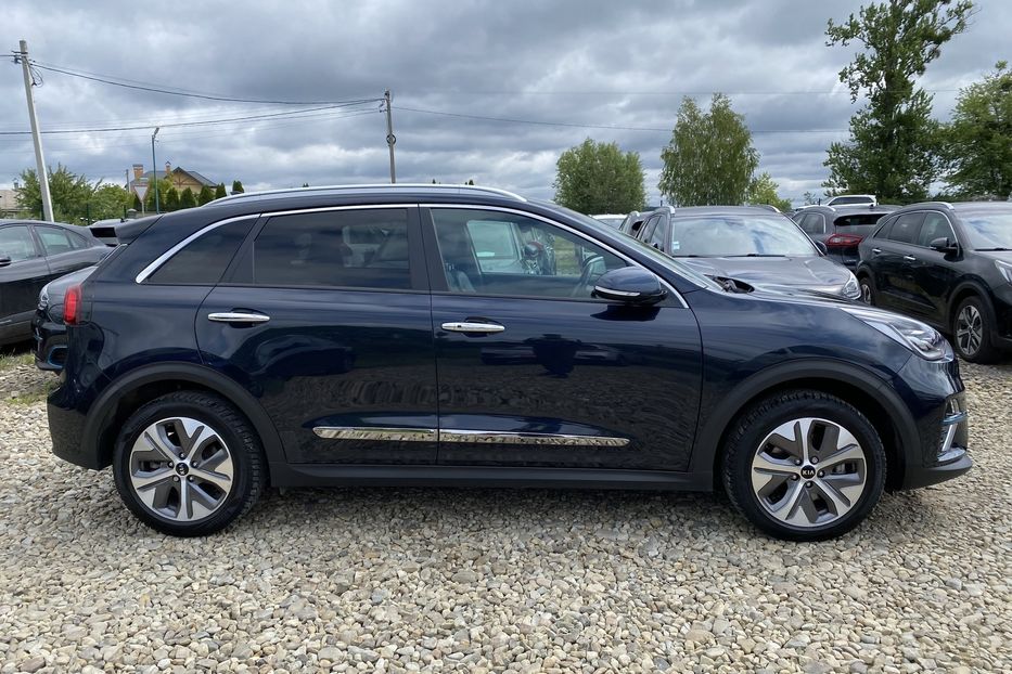 Продам Kia Niro 64 kWh Макс. комплектація 2020 года в Львове