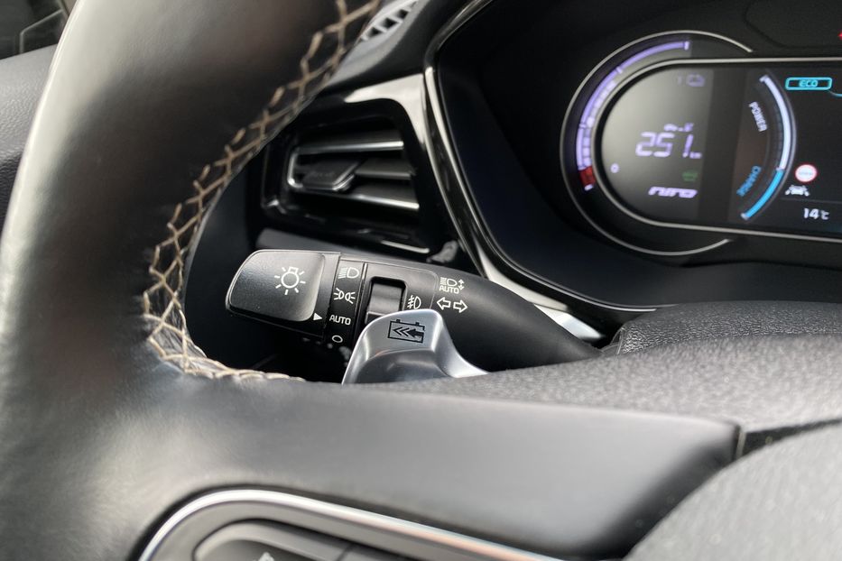 Продам Kia Niro 64 kWh Макс. комплектація 2020 года в Львове