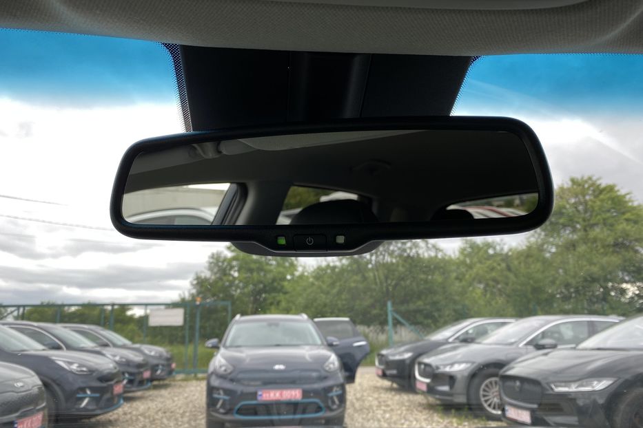 Продам Kia Niro 64 kWh Макс. комплектація 2020 года в Львове