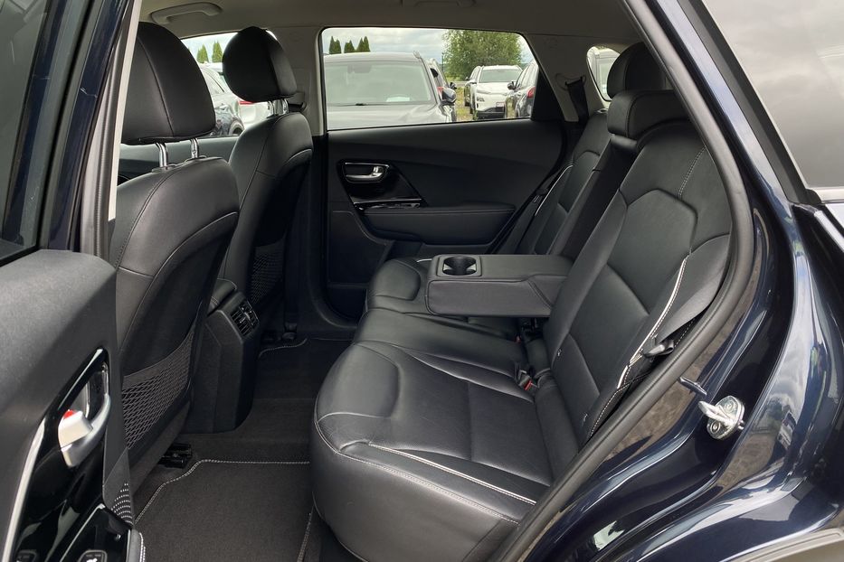 Продам Kia Niro 64 kWh Макс. комплектація 2020 года в Львове