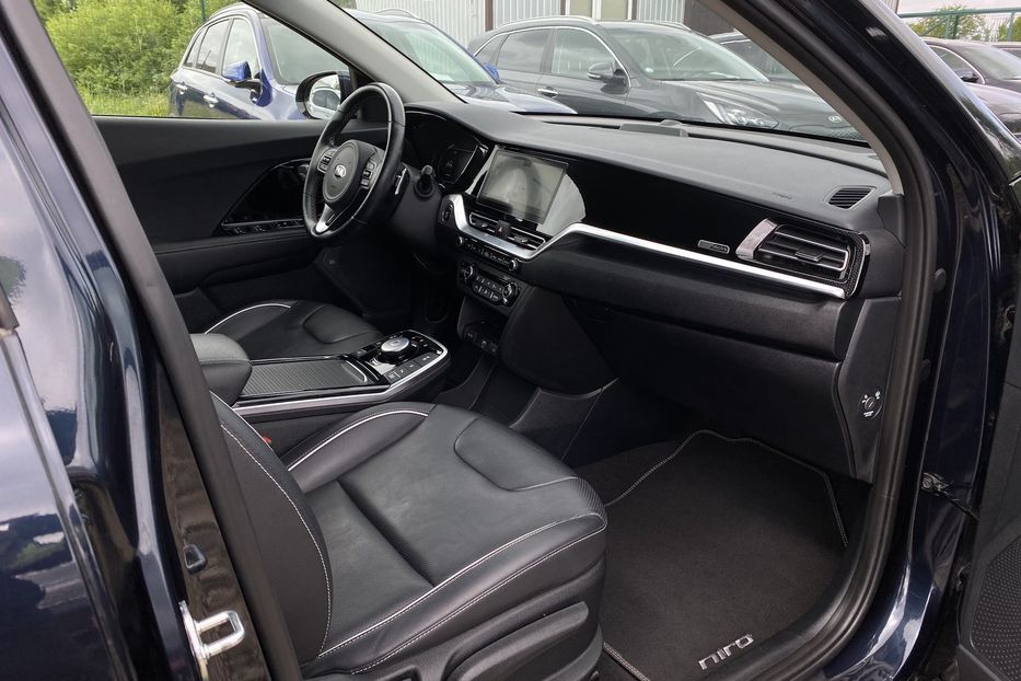 Продам Kia Niro 64 kWh Макс. комплектація 2020 года в Львове