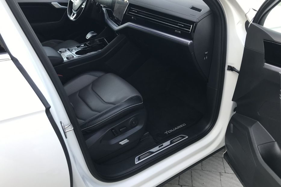 Продам Volkswagen Touareg R-LINE WEBASTO PANORAMA 210KW 2019 года в Львове