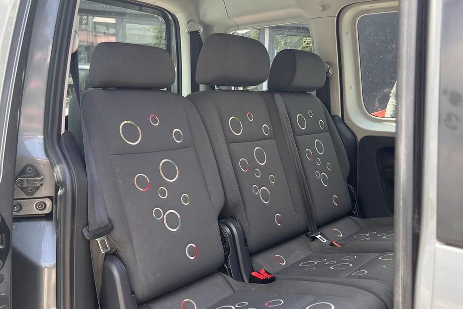 Продам Volkswagen Caddy пасс. 2011 года в Черновцах
