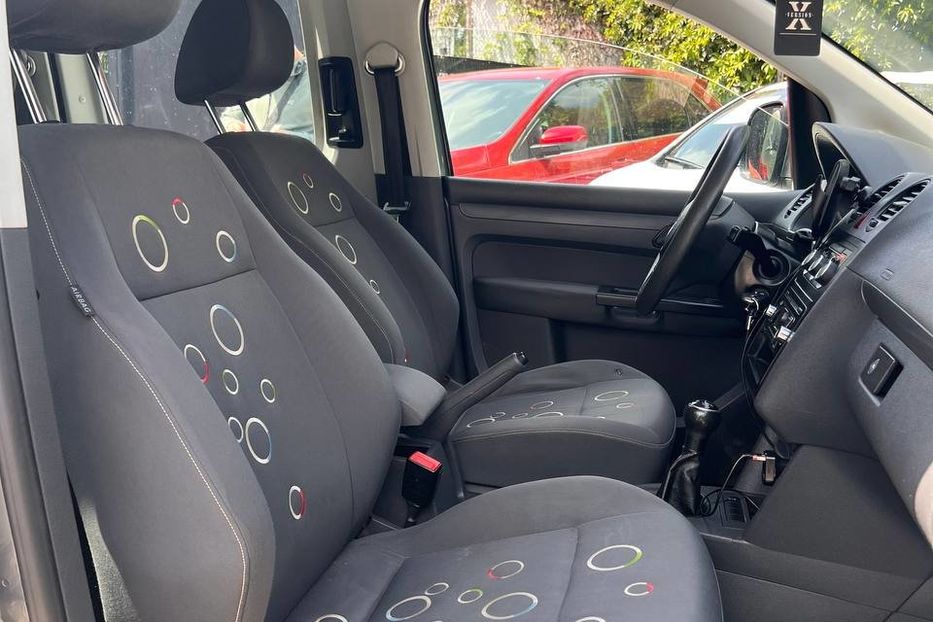 Продам Volkswagen Caddy пасс. 2011 года в Черновцах
