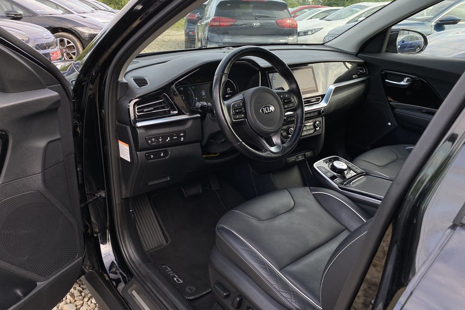 Продам Kia Niro 64 kWh Макс. комплектація 2020 года в Львове