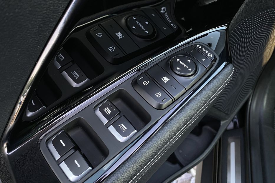 Продам Kia Niro 64 kWh Макс. комплектація 2020 года в Львове
