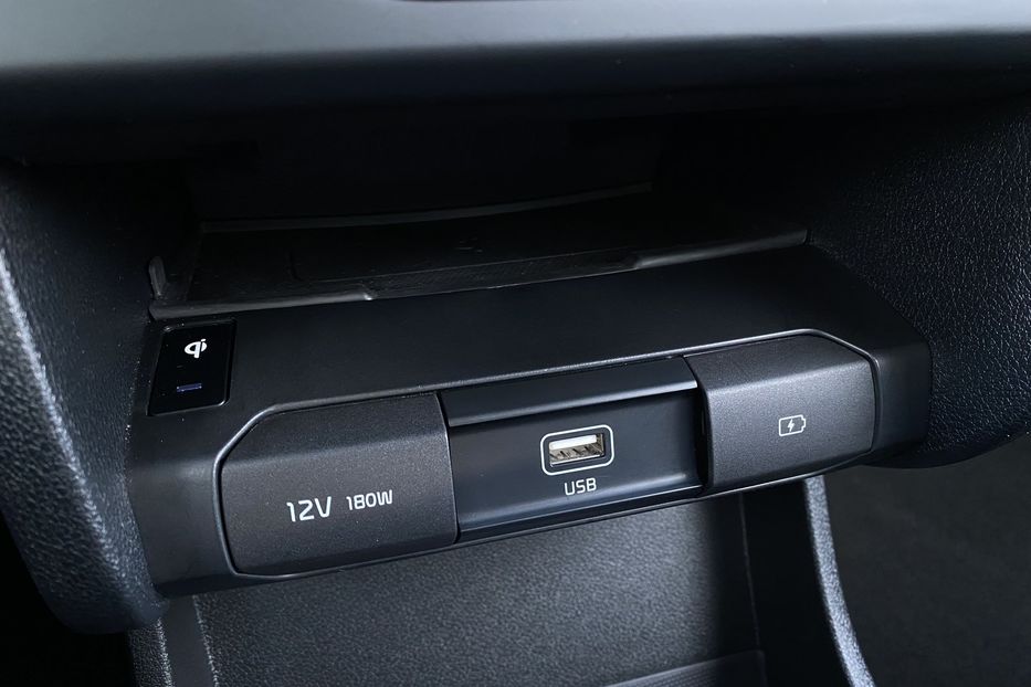 Продам Kia Niro 64 kWh Макс. комплектація 2020 года в Львове