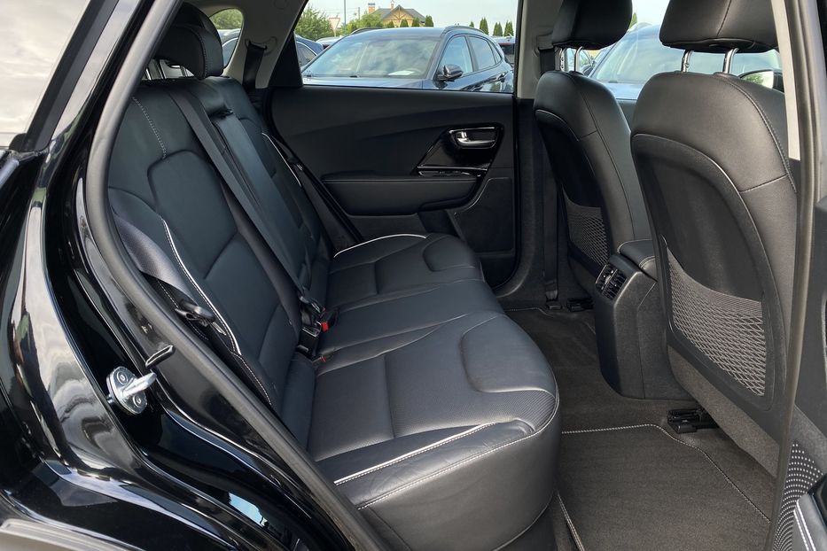 Продам Kia Niro 64 kWh Макс. комплектація 2020 года в Львове