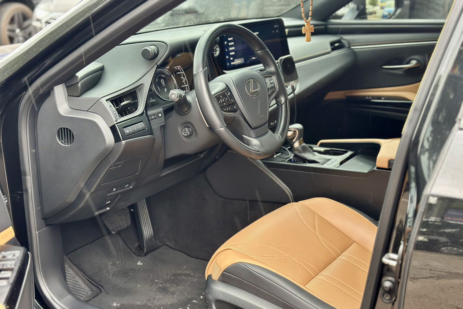 Продам Lexus ES 300 2022 года в Киеве