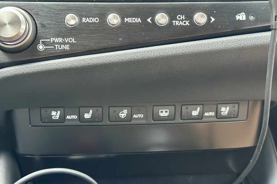 Продам Lexus ES 300 2022 года в Киеве