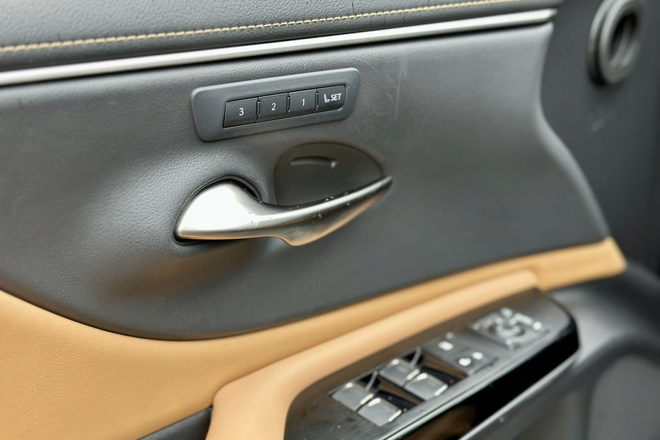Продам Lexus ES 300 2022 года в Киеве