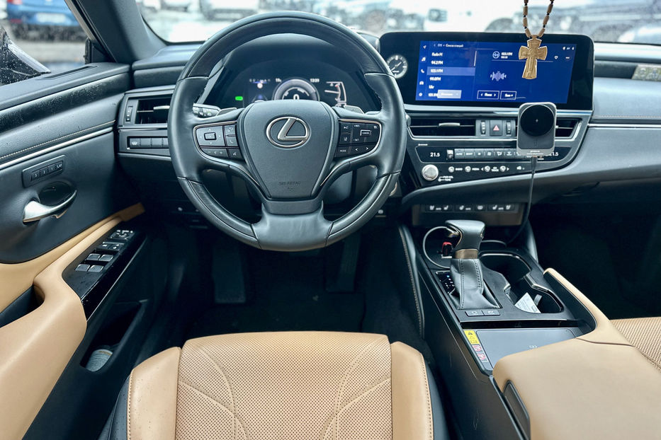 Продам Lexus ES 300 2022 года в Киеве