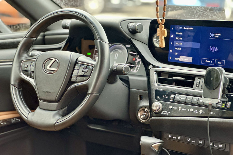 Продам Lexus ES 300 2022 года в Киеве