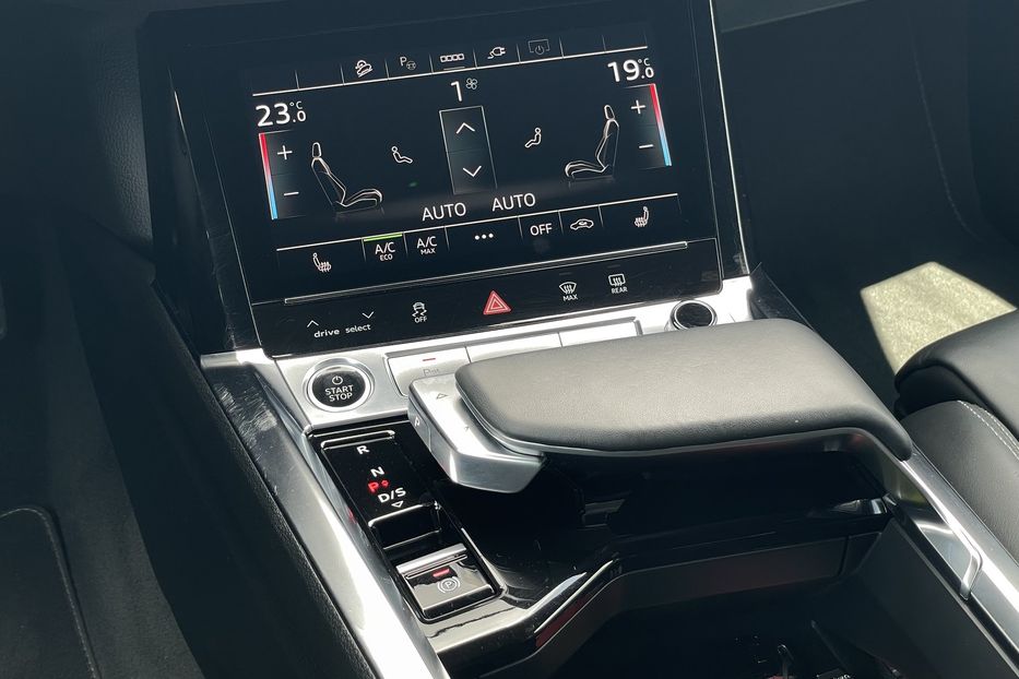 Продам Audi E-Tron 55 S Line quattro  2022 года в Львове