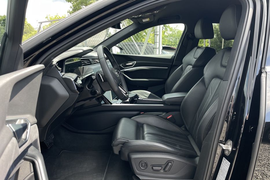 Продам Audi E-Tron 55 S Line quattro  2022 года в Львове