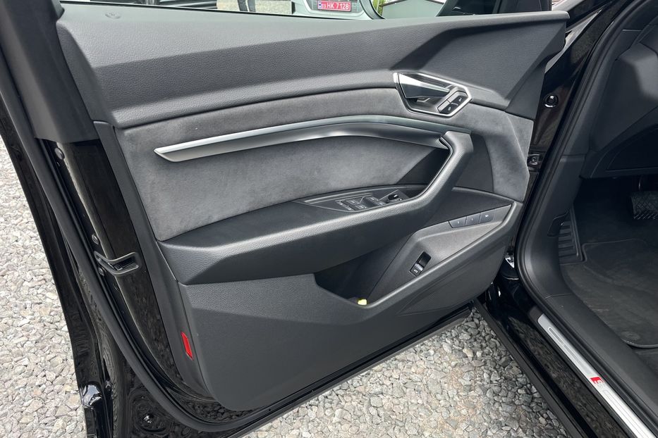 Продам Audi E-Tron 55 S Line quattro  2022 года в Львове