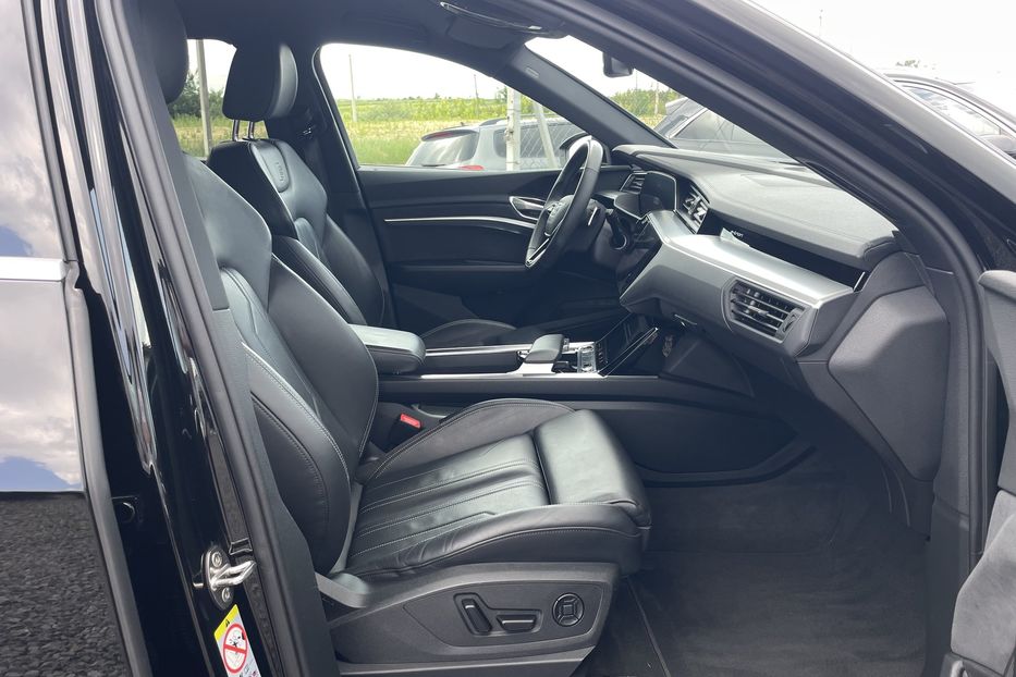 Продам Audi E-Tron 55 S Line quattro  2022 года в Львове