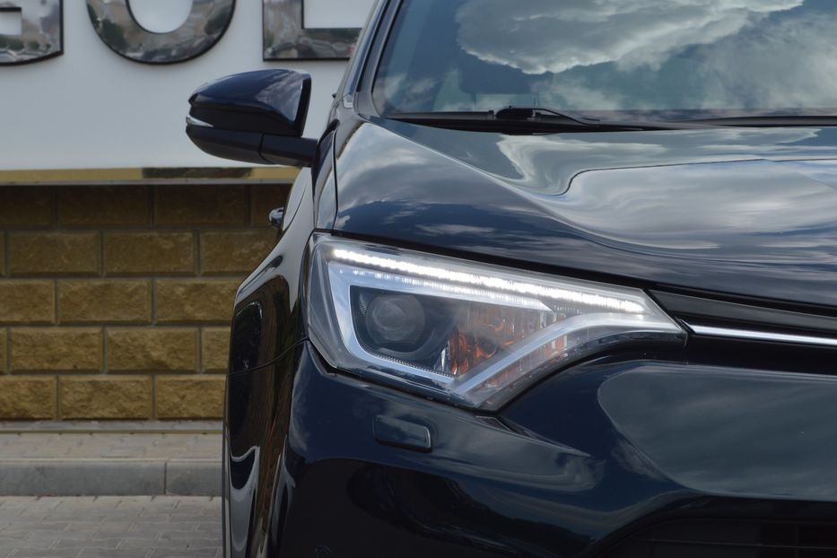 Продам Toyota Rav 4 2017 года в Одессе