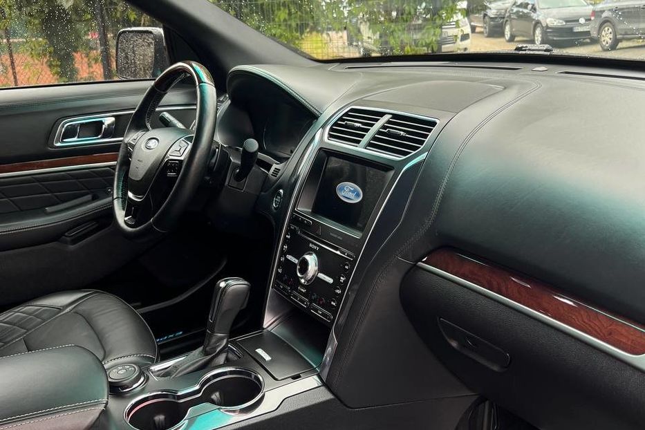 Продам Ford Explorer 2016 года в Черновцах