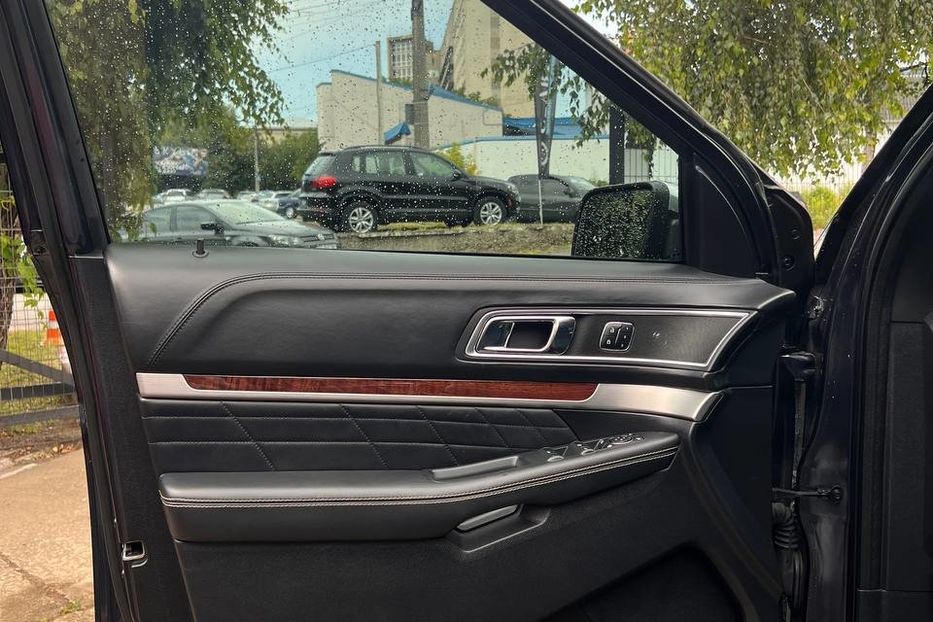 Продам Ford Explorer 2016 года в Черновцах