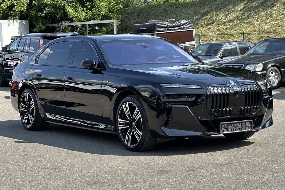 Продам BMW 760 i 2023 года в Киеве