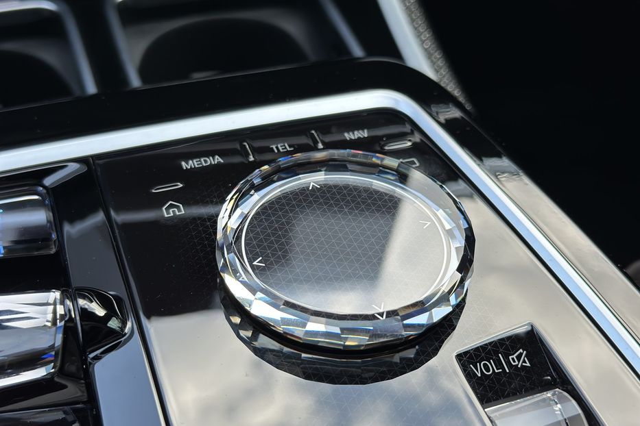 Продам BMW 760 i 2023 года в Киеве