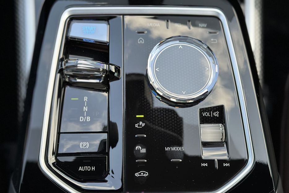 Продам BMW 760 i 2023 года в Киеве