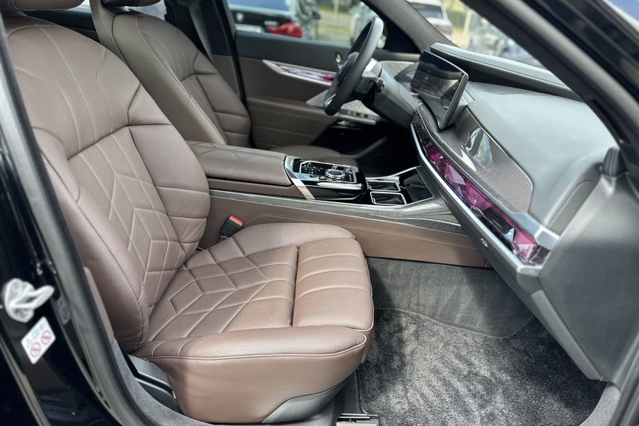 Продам BMW 760 i 2023 года в Киеве