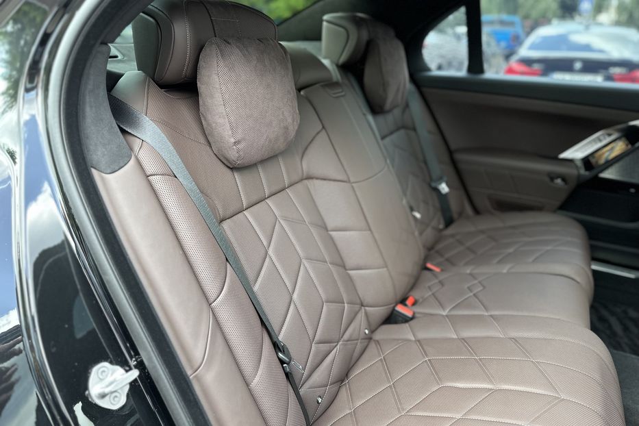 Продам BMW 760 i 2023 года в Киеве