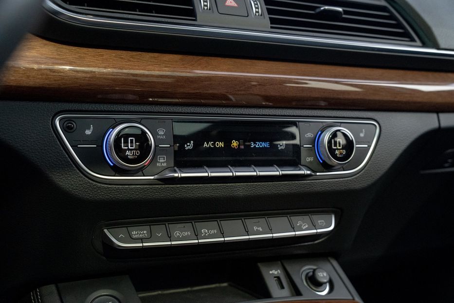 Продам Audi Q5 Premium Plus 2021 года в Черновцах