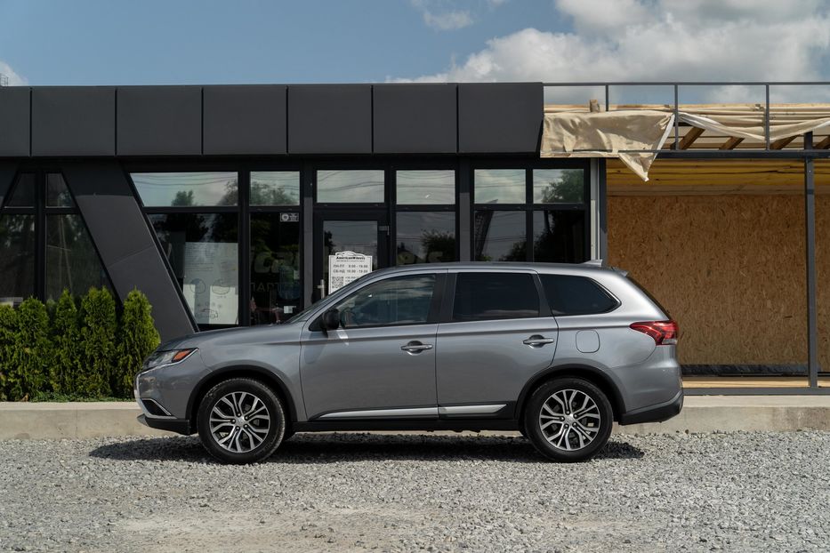 Продам Mitsubishi Outlander ES 2017 года в Черновцах
