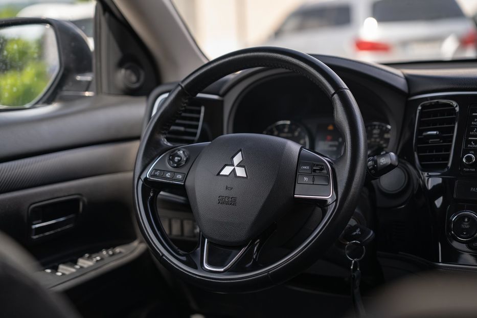 Продам Mitsubishi Outlander ES 2017 года в Черновцах