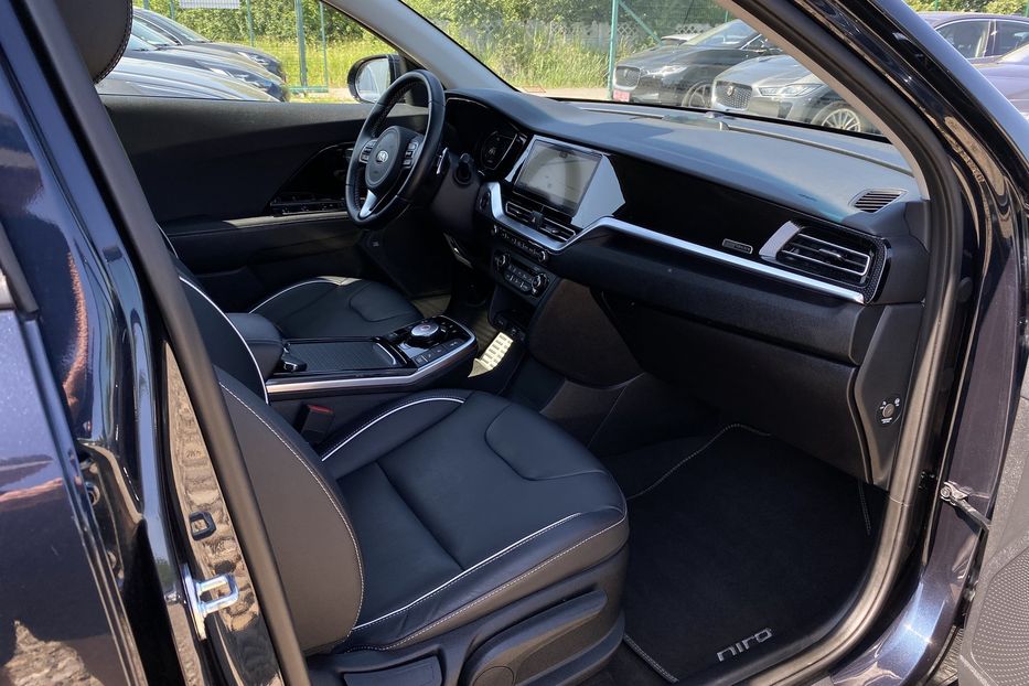 Продам Kia Niro 64 kWh Макс. комплектація 2021 года в Львове