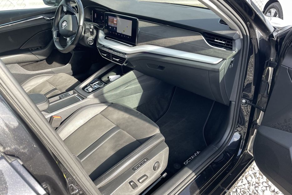 Продам Skoda Octavia 2.0 110квт DSG шкіра 2021 года в Львове
