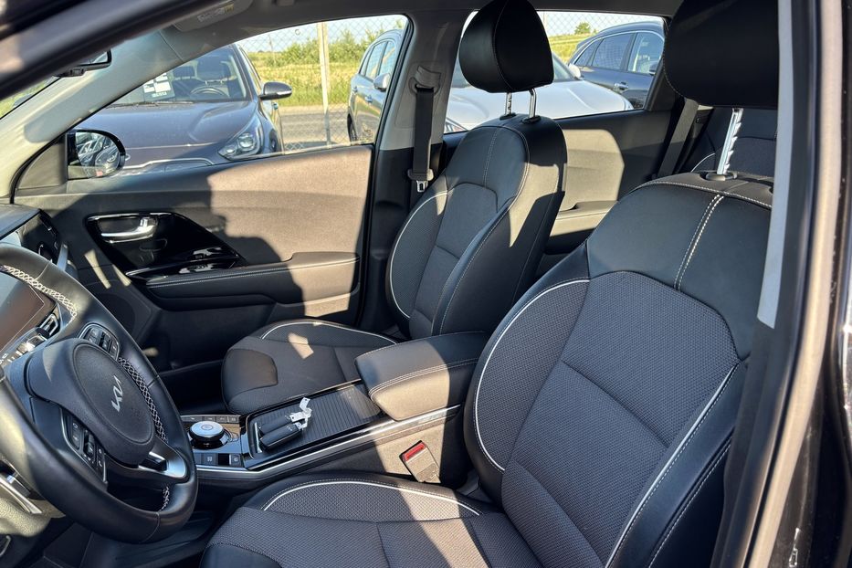Продам Kia Niro 64квт Prestige  2022 года в Львове