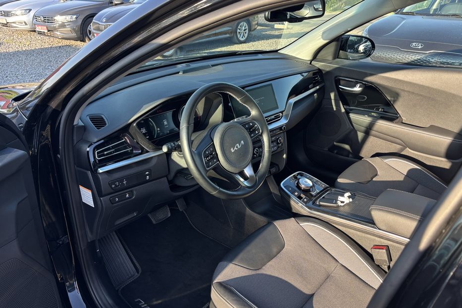 Продам Kia Niro 64квт Prestige  2022 года в Львове