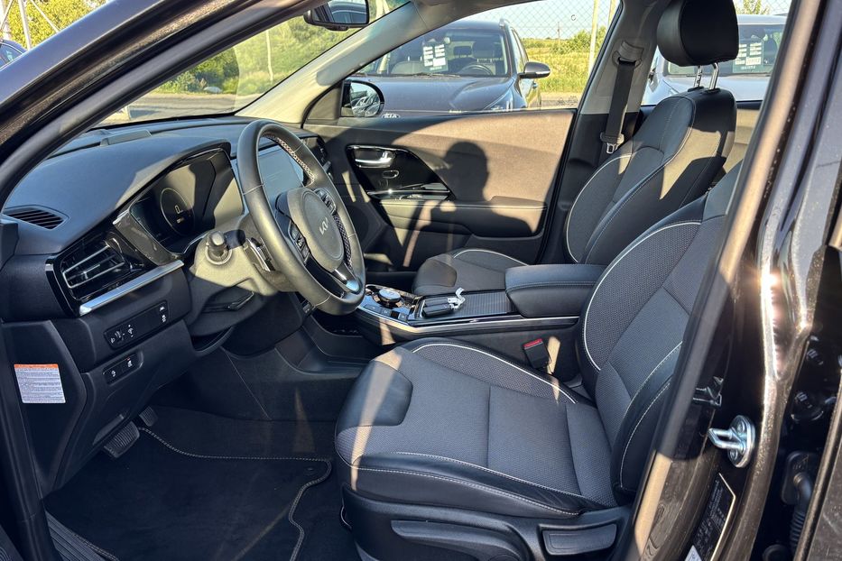 Продам Kia Niro 64квт Prestige  2022 года в Львове