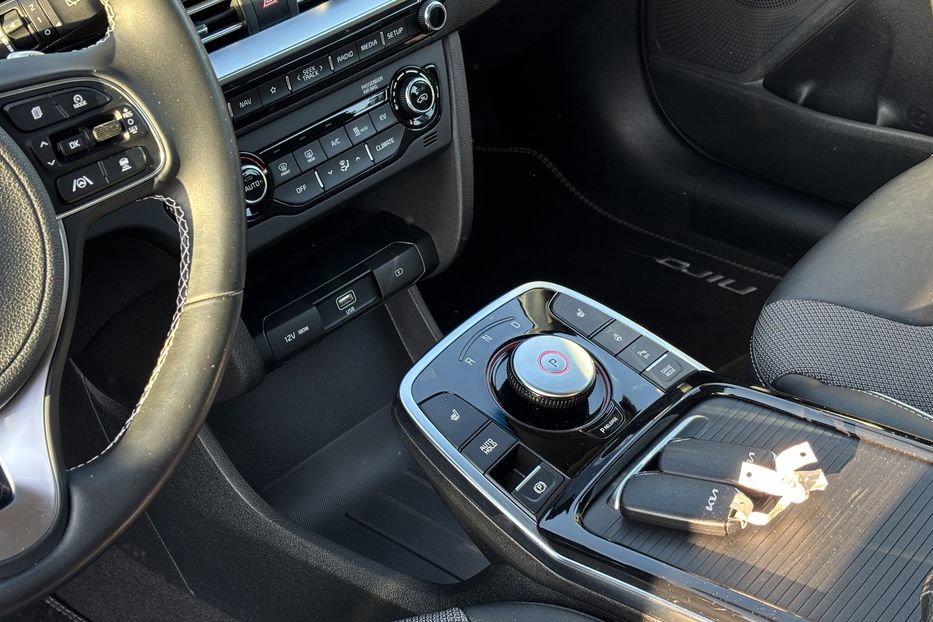 Продам Kia Niro 64квт Prestige  2022 года в Львове