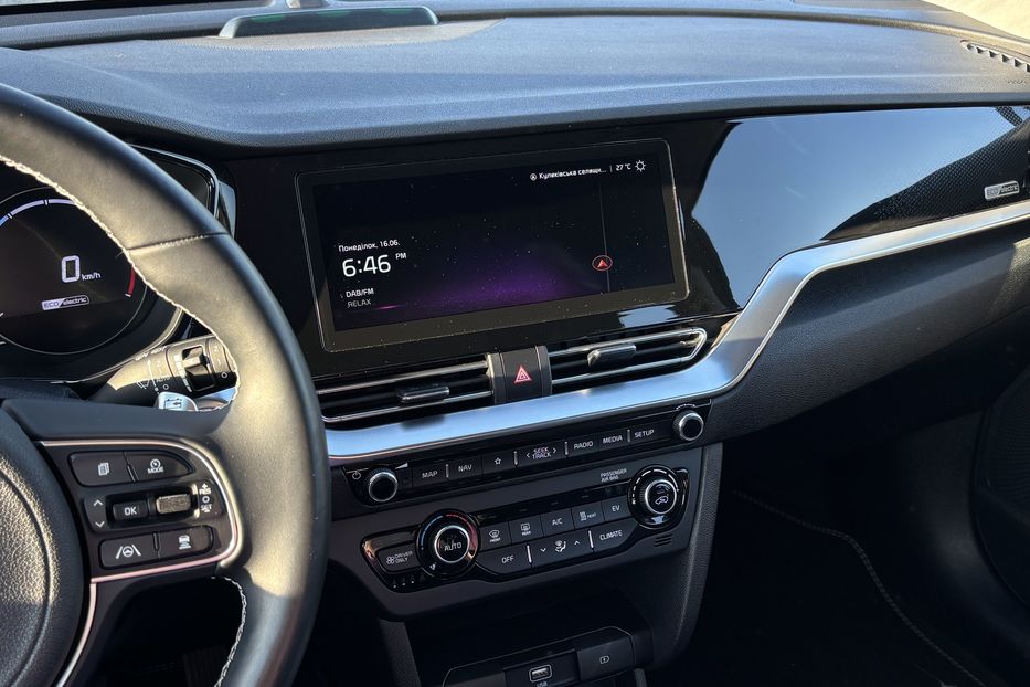 Продам Kia Niro 64квт Prestige  2022 года в Львове