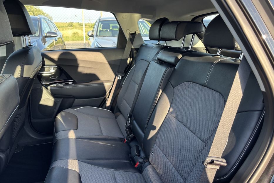 Продам Kia Niro 64квт Prestige  2022 года в Львове