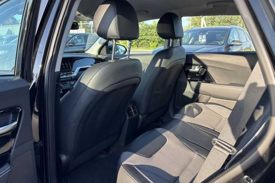 Продам Kia Niro 64квт Prestige  2022 года в Львове