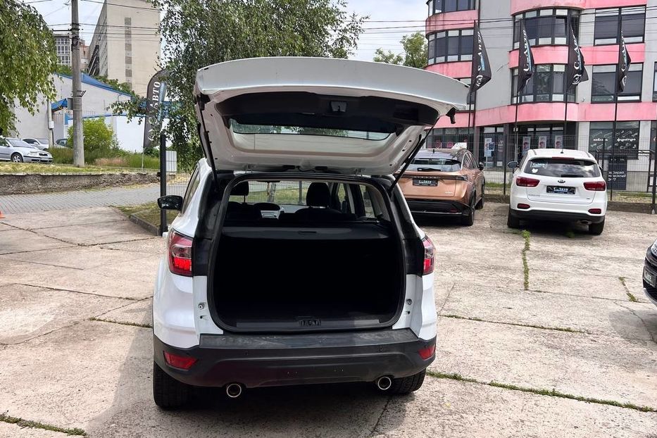Продам Ford Kuga 2017 года в Черновцах