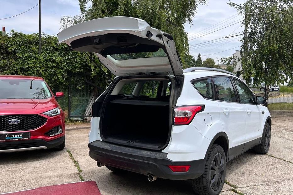 Продам Ford Kuga 2017 года в Черновцах