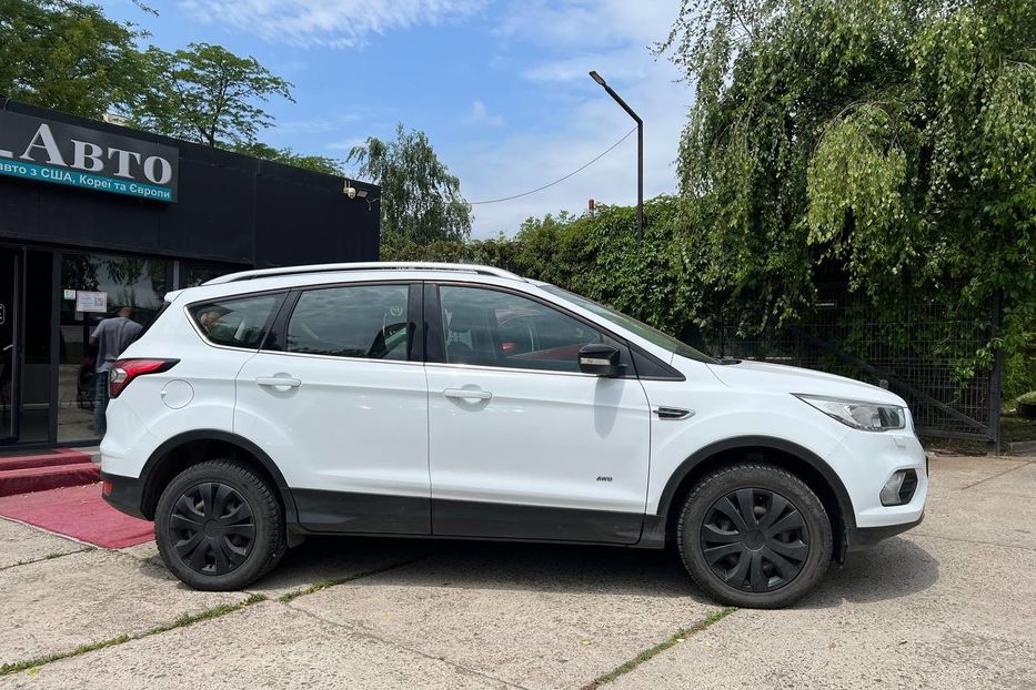 Продам Ford Kuga 2017 года в Черновцах