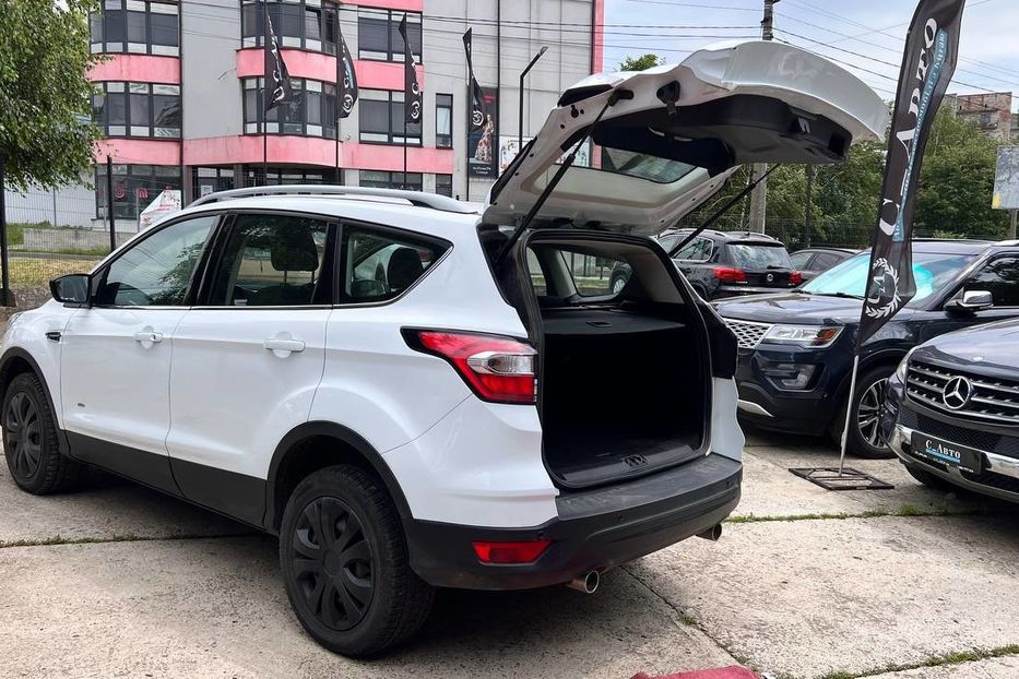 Продам Ford Kuga 2017 года в Черновцах
