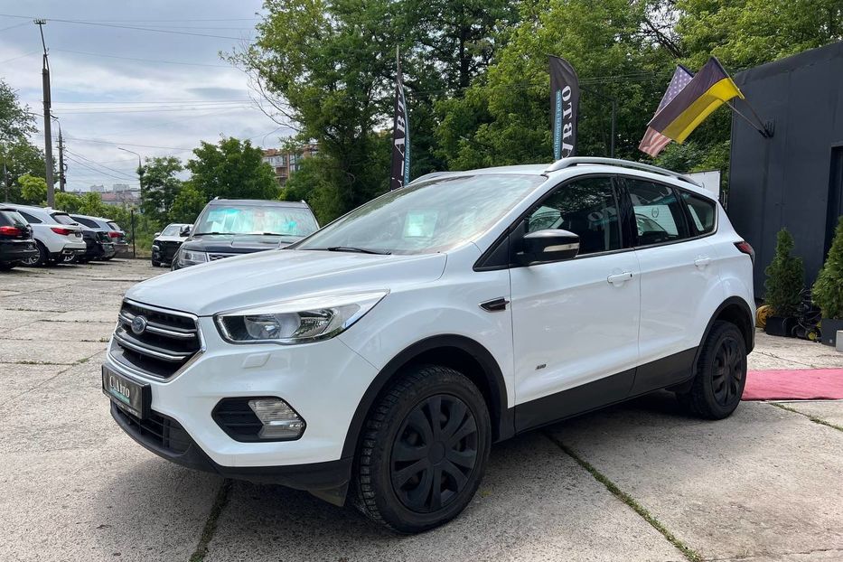 Продам Ford Kuga 2017 года в Черновцах