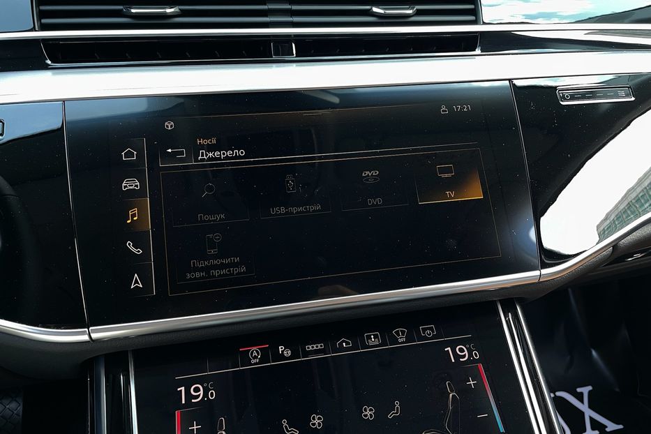 Продам Audi A8 50 TDI Long 2022 года в Киеве