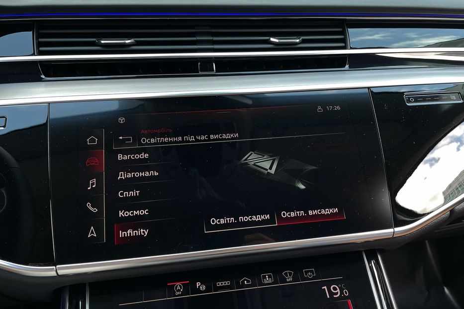 Продам Audi A8 50 TDI Long 2022 года в Киеве